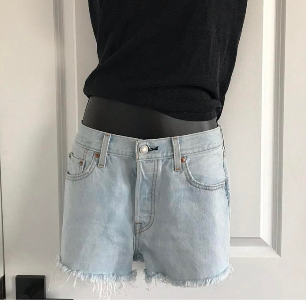 Light denim shorts from Levi’s